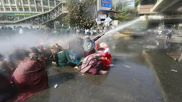 প্রাথমিক শিক্ষকদের আন্দোলন কী বার্তা দিচ্ছে
