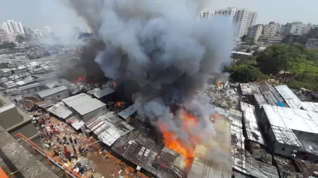 যে আগুন বস্তি ভালোবাসে