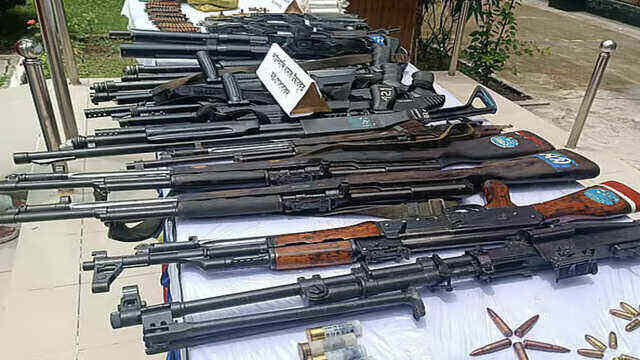 লুণ্ঠিত অস্ত্র-গোলাবারুদ উদ্ধারে ৫ লাখ টাকা পর্যন্ত পুরস্কার ঘোষণা