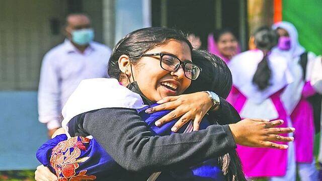 এসএসসি পরীক্ষায়  শঙ্কা কাটিয়ে ভালো ফল, উচ্ছ্বাস শিক্ষার্থীদের