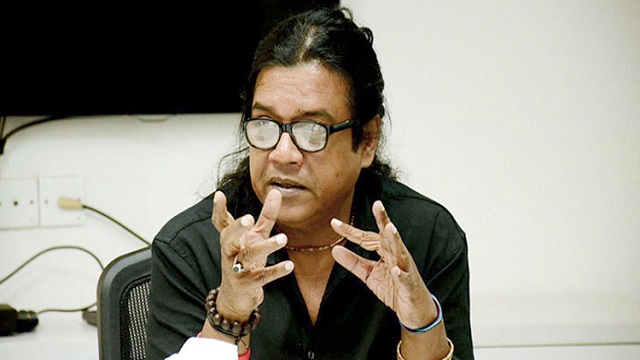 অনলাইনে বাড়ি গাড়ি কিনছেন, ১০ টাকায় গান কিনতে কষ্ট হয়