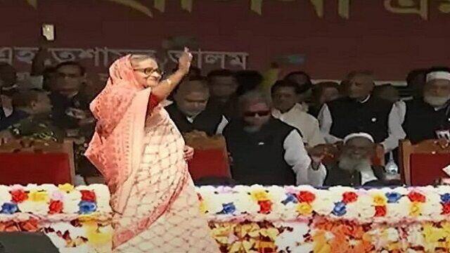 ময়মনসিংহের জনসভা মঞ্চে প্রধানমন্ত্রী