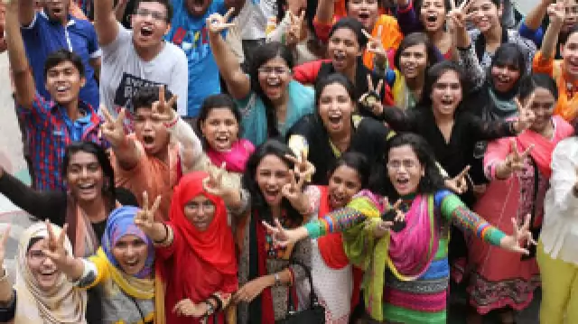 নারী পুরুষ সমান হচ্ছে কলেজেও