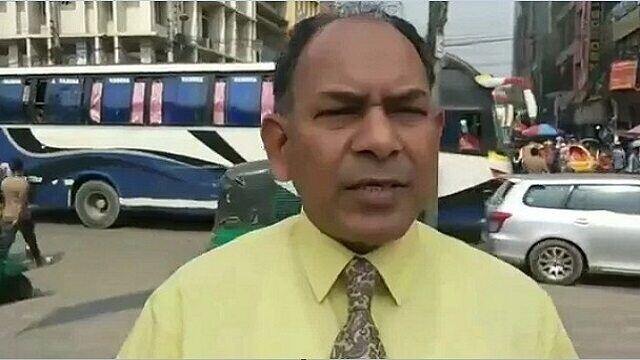 ছিনতাইয়ের শিকার বিশ্ববিদ্যালয়ের অধ্যাপক, ‘প্রতিকার’ না পেয়ে ঘটনাস্থলে লাইভ