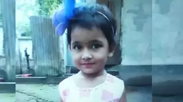 তিন বছরের মেয়েকে গলা টিপে হত্যা করেছে মা