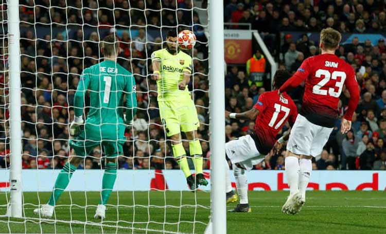 ম্যান ইউকে হারিয়ে সেমিতে এক পা বার্সার