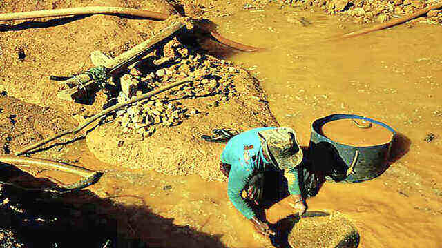 সোনার দামের উল্লম্ফন আমাদের কী জানিয়ে দিচ্ছে