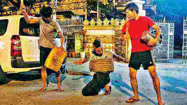 সেনাশাসনের বিরুদ্ধে বিক্ষোভ 