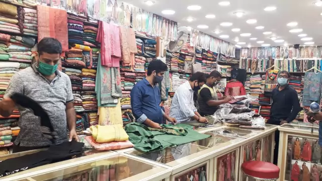 বাংলাদেশি ক্রেতা নেই, কলকাতার ঈদবাজারে হতাশা