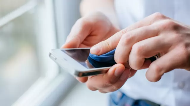 করোনা থেকে সুরক্ষায় স্মার্টফোন ও ল্যাপটপ নিয়ে ১০ পরামর্শ