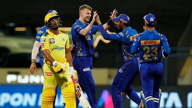 ধোনির চেন্নাইকে ডোবাল আগেই বিদায় নেওয়া রোহিতের মুম্বাই