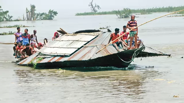 বন্যায় ৮১ লাখ শিক্ষার্থী বিপদে