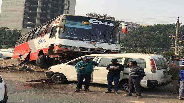 ‘চালক ঘুমাচ্ছিলেন, বাস ছিল সহকারীর হাতে’